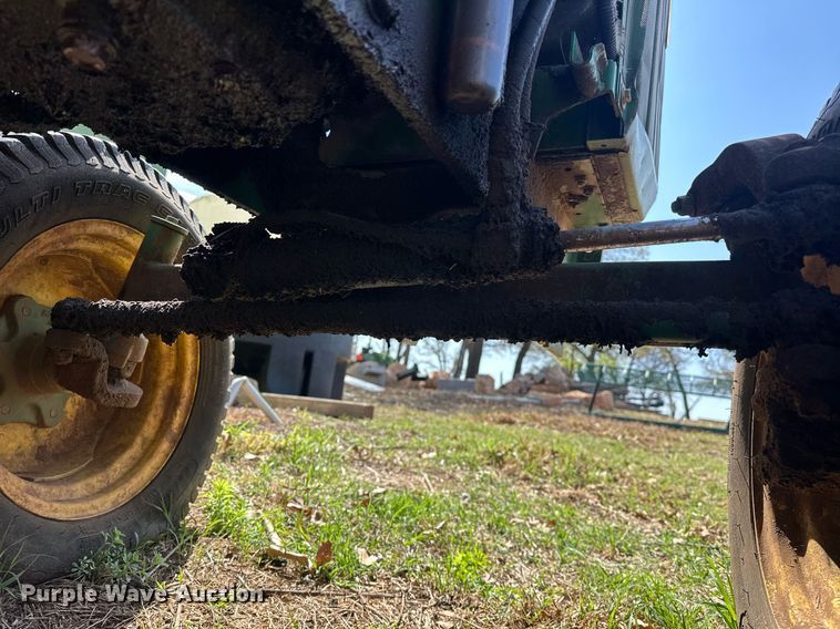 image for item EJ8505 1996 John Deere 770 tractor