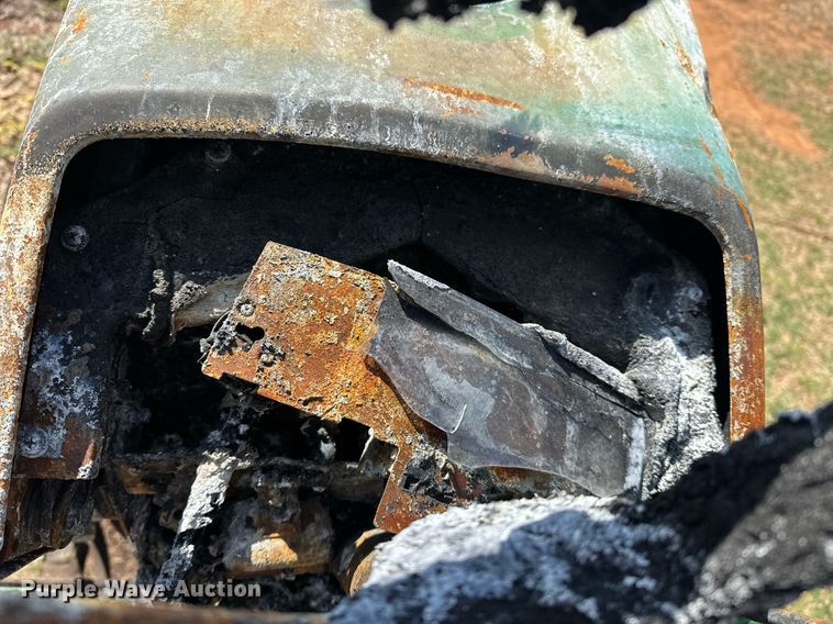 image for item EJ8505 1996 John Deere 770 tractor