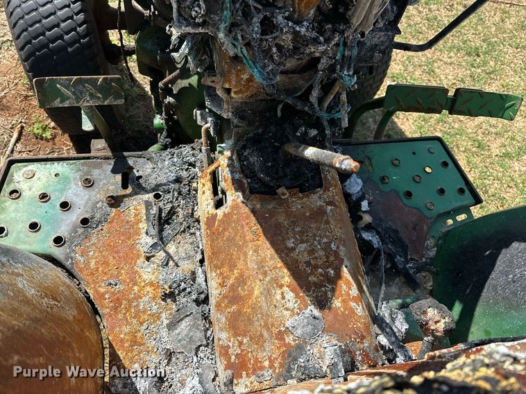 image for item EJ8505 1996 John Deere 770 tractor