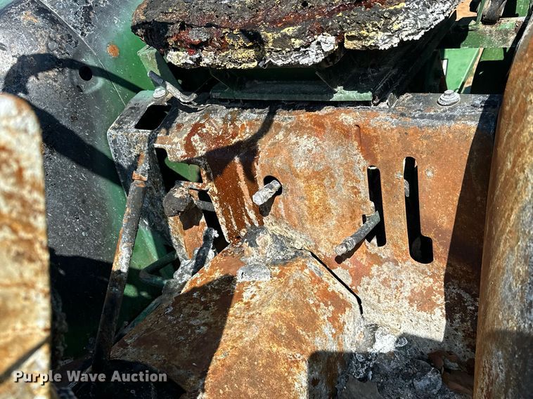 image for item EJ8505 1996 John Deere 770 tractor