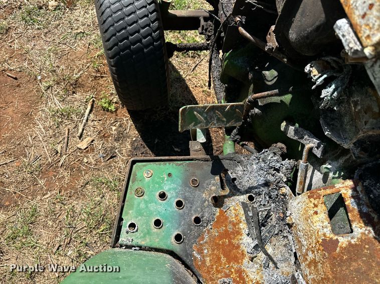 image for item EJ8505 1996 John Deere 770 tractor