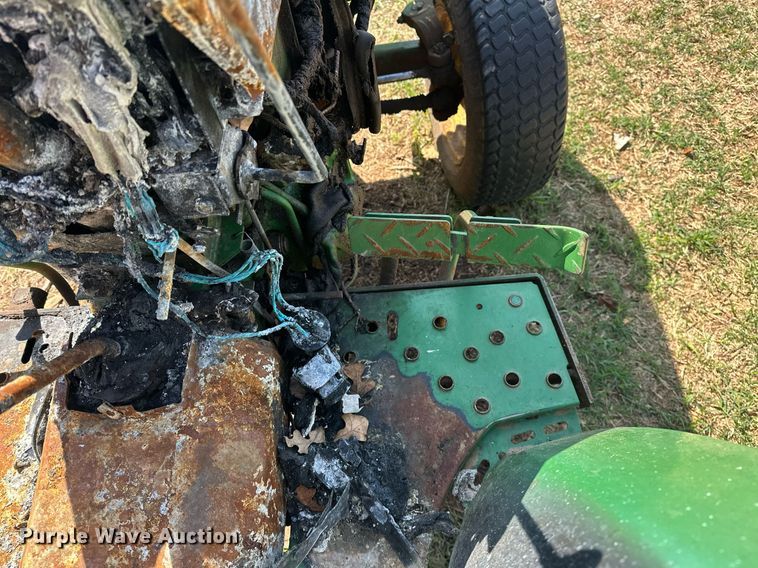 image for item EJ8505 1996 John Deere 770 tractor