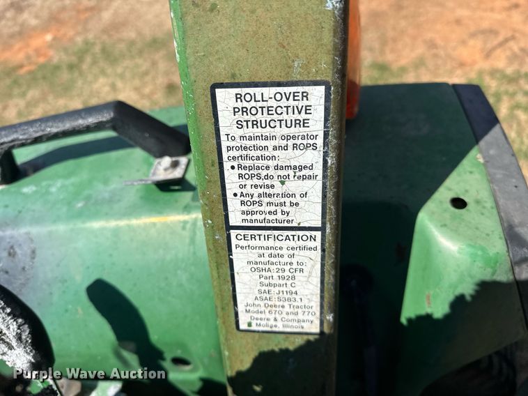 image for item EJ8505 1996 John Deere 770 tractor