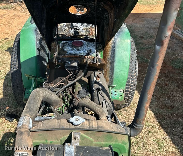 image for item EJ8505 1996 John Deere 770 tractor