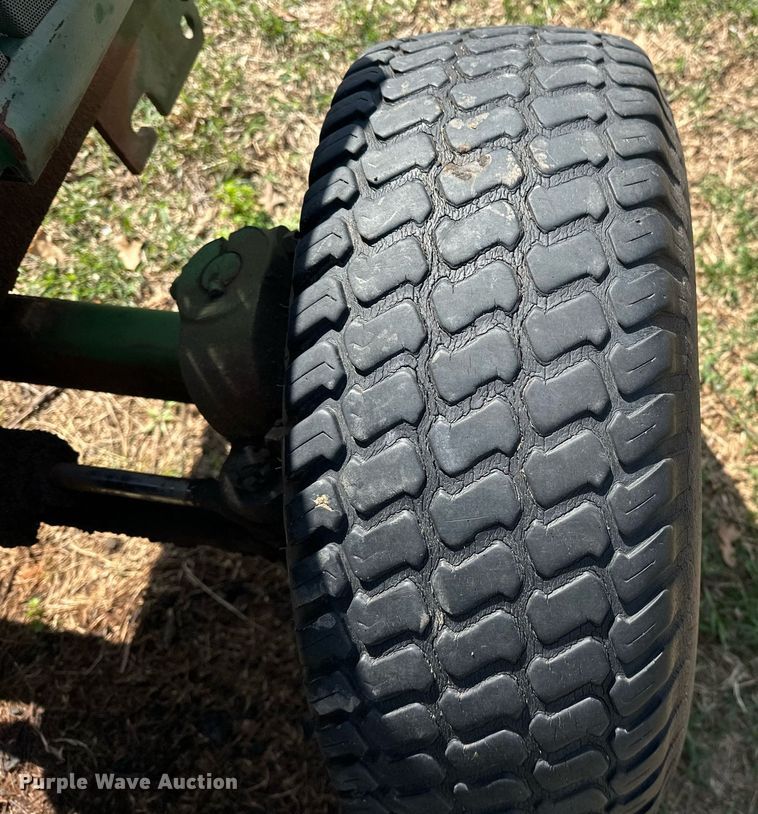 image for item EJ8505 1996 John Deere 770 tractor