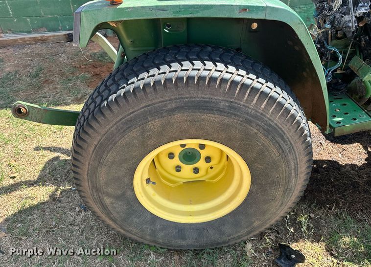 image for item EJ8505 1996 John Deere 770 tractor