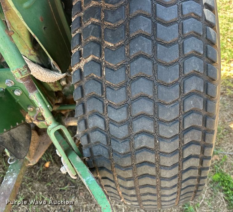 image for item EJ8505 1996 John Deere 770 tractor