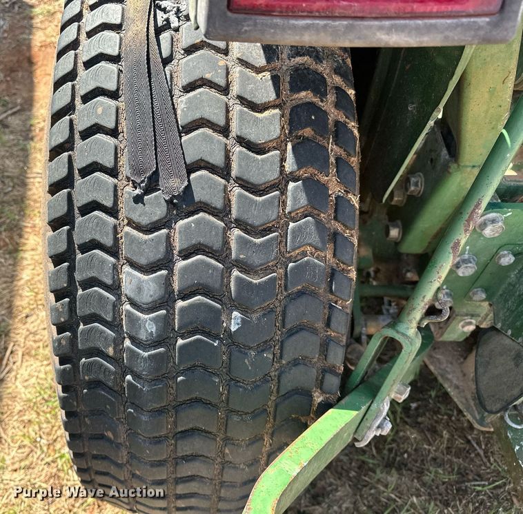 image for item EJ8505 1996 John Deere 770 tractor