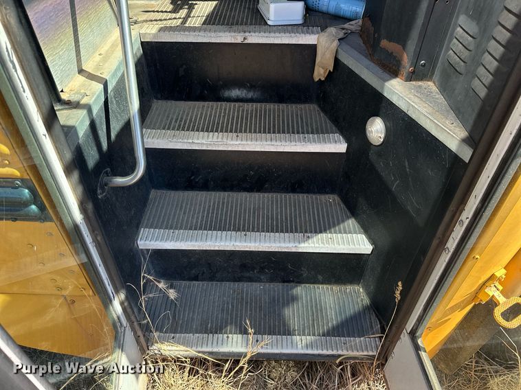 image for item EK0448 2003 Freightliner Thomas Built school bus