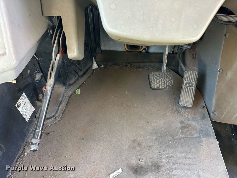 image for item EK0448 2003 Freightliner Thomas Built school bus