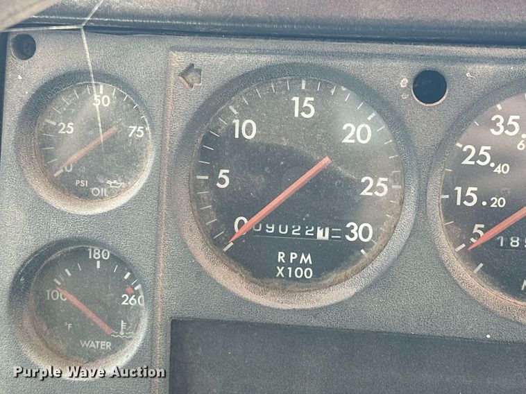 image for item EK0448 2003 Freightliner Thomas Built school bus