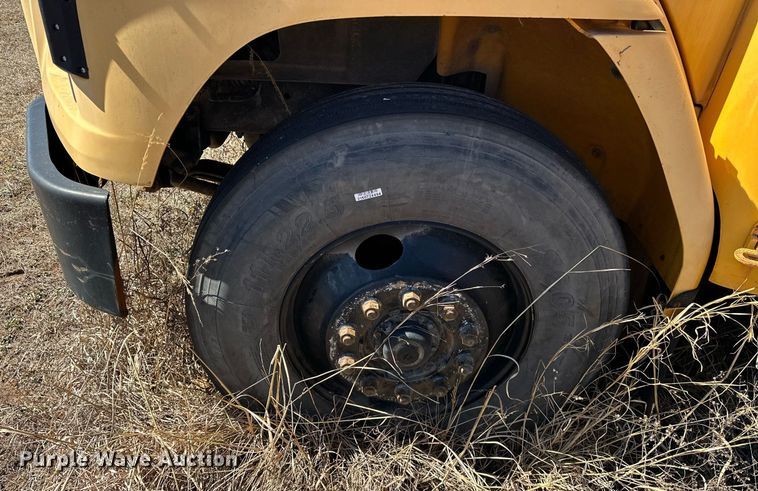 image for item EK0448 2003 Freightliner Thomas Built school bus