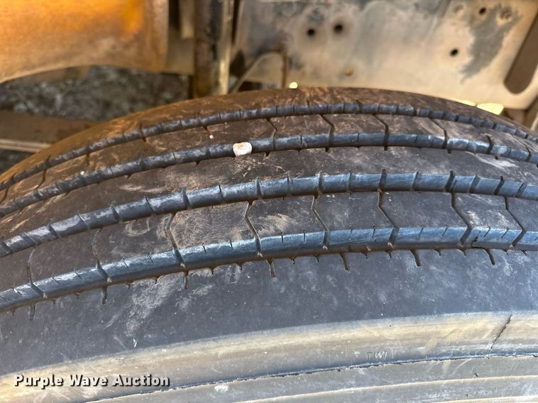 image for item EK0448 2003 Freightliner Thomas Built school bus