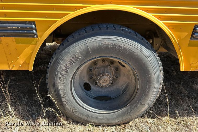 image for item EK0448 2003 Freightliner Thomas Built school bus