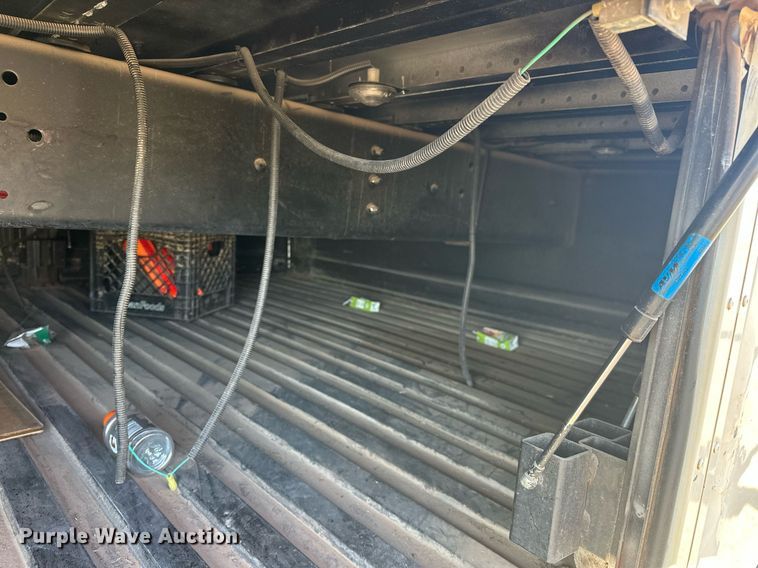 image for item EK0469 2005 Thomas Built Conventional coach bus