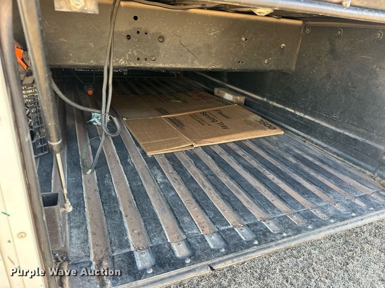 image for item EK0469 2005 Thomas Built Conventional coach bus