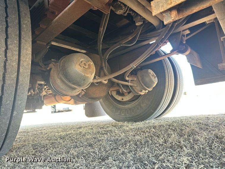 image for item EK0469 2005 Thomas Built Conventional coach bus