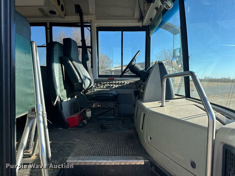 image for item EK0469 2005 Thomas Built Conventional coach bus