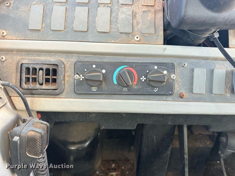 image for item EK0469 2005 Thomas Built Conventional coach bus