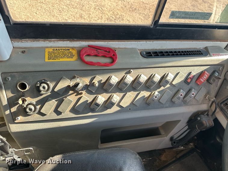 image for item EK0469 2005 Thomas Built Conventional coach bus