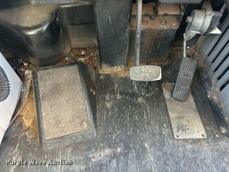 image for item EK0469 2005 Thomas Built Conventional coach bus