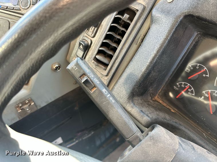 image for item EK0470 2009 Blue Bird Vision school bus