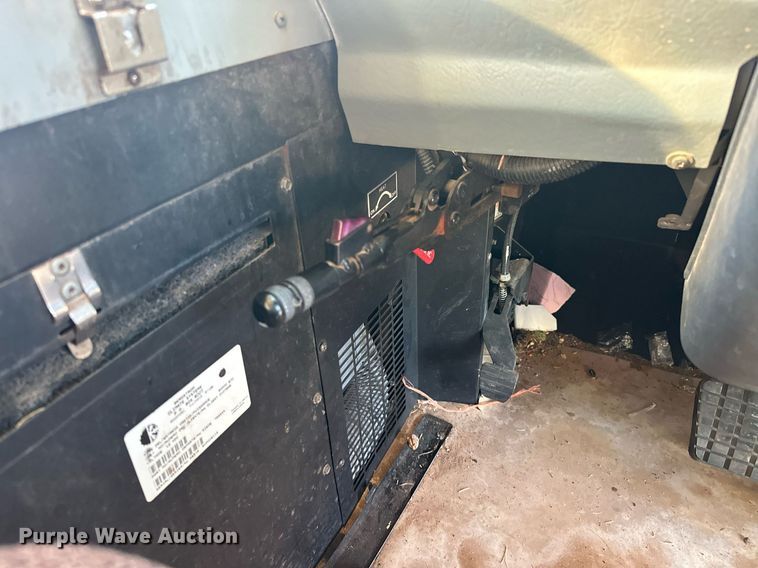 image for item EK0470 2009 Blue Bird Vision school bus