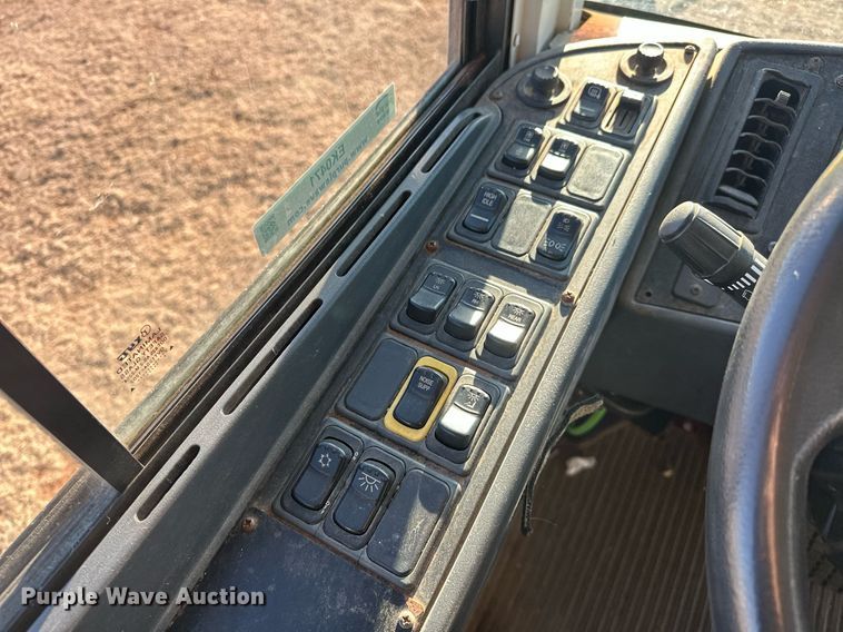 image for item EK0471 2015 Blue Bird All American school bus