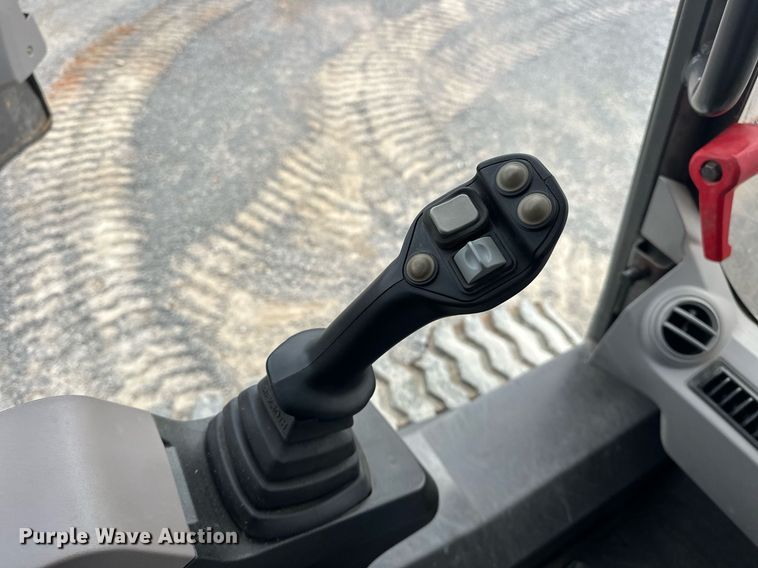 image for item EK0500 2016 Volvo MCT135C T4 tracked skid steer loader