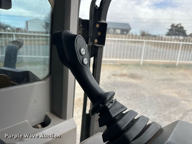 image for item EK0500 2016 Volvo MCT135C T4 tracked skid steer loader