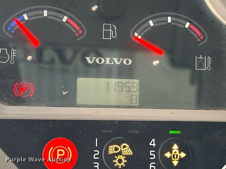 image for item EK0500 2016 Volvo MCT135C T4 tracked skid steer loader