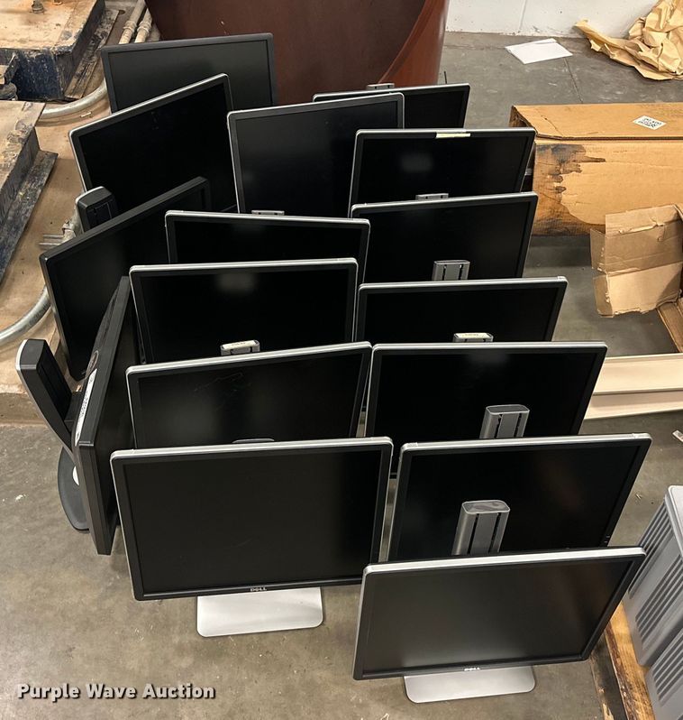 image for item EK0530 (15) Dell monitors