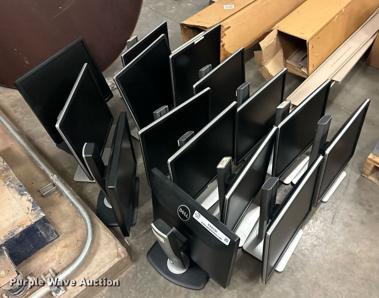 image for item EK0530 (15) Dell monitors