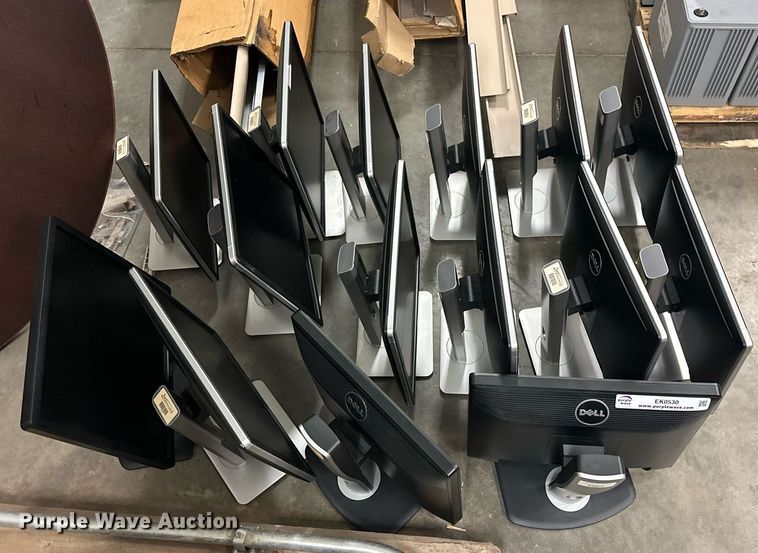 image for item EK0530 (15) Dell monitors