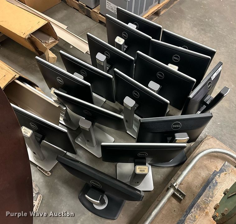 image for item EK0530 (15) Dell monitors