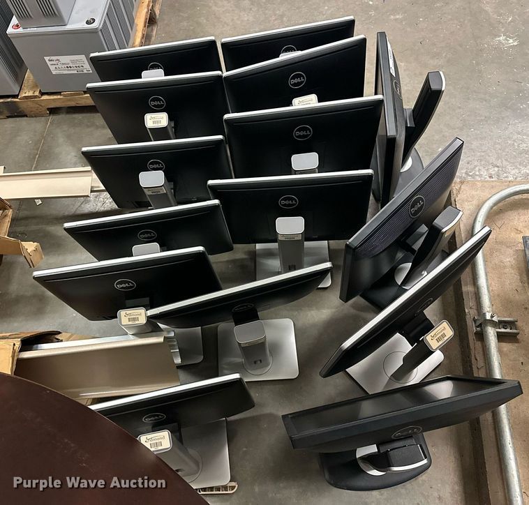 image for item EK0530 (15) Dell monitors