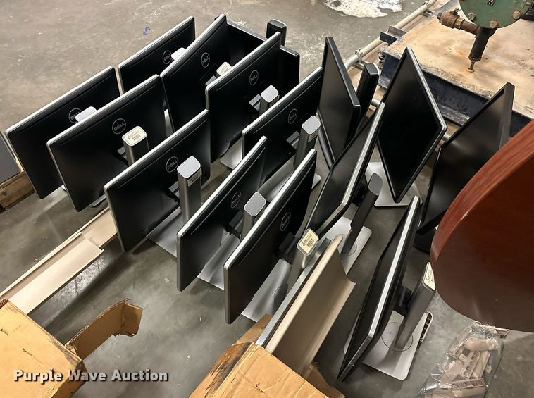 image for item EK0530 (15) Dell monitors