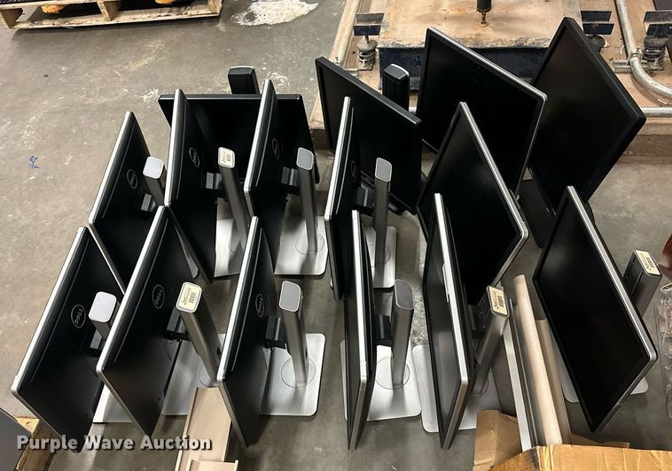 image for item EK0530 (15) Dell monitors