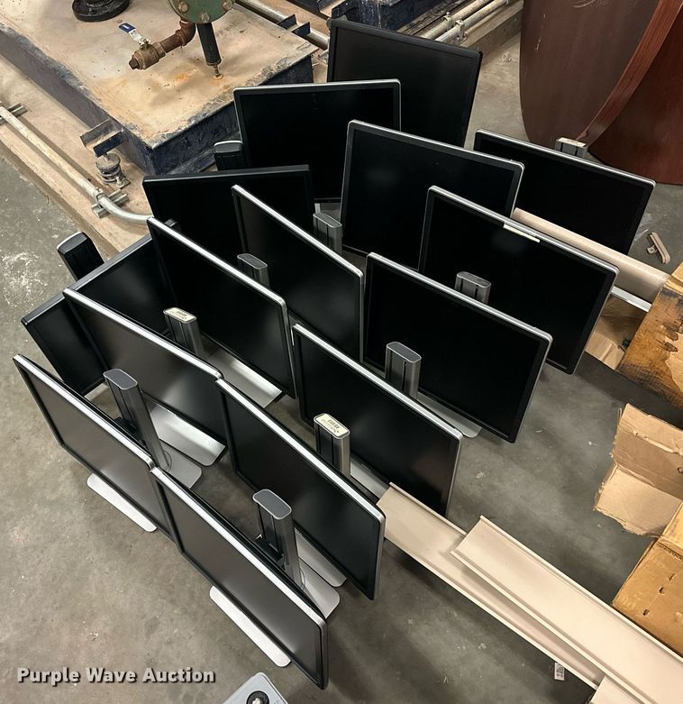 image for item EK0530 (15) Dell monitors