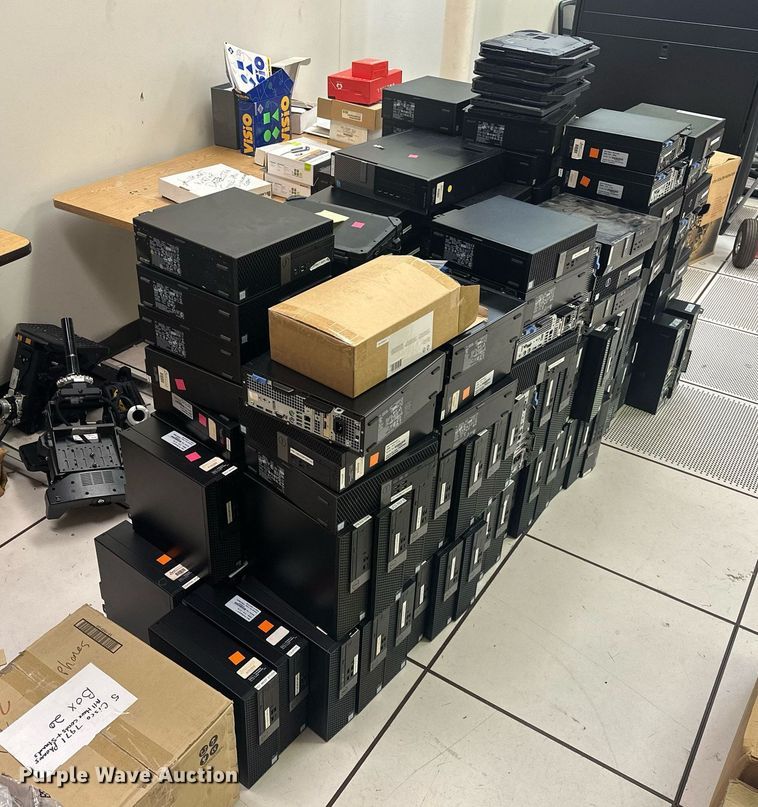image for item EK0531 Approximately 148 Dell desktops
