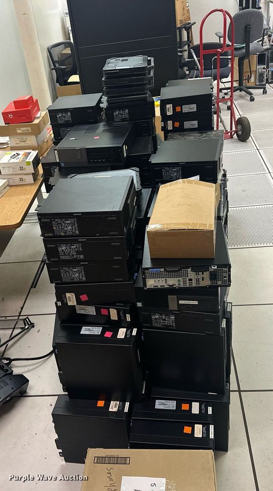 image for item EK0531 Approximately 148 Dell desktops