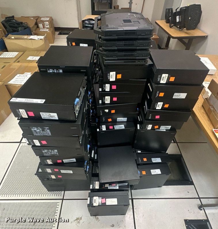 image for item EK0531 Approximately 148 Dell desktops
