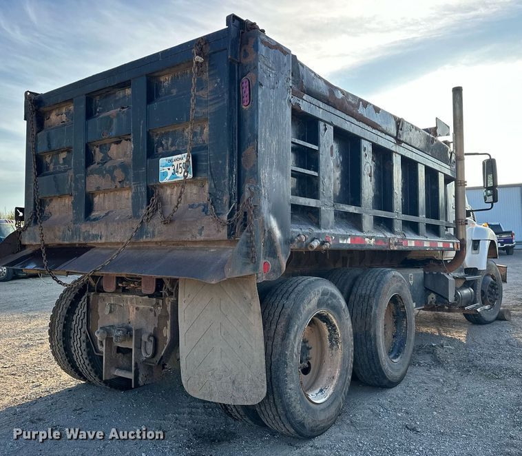 image for item EK0538 2009 International 7400 dump truck