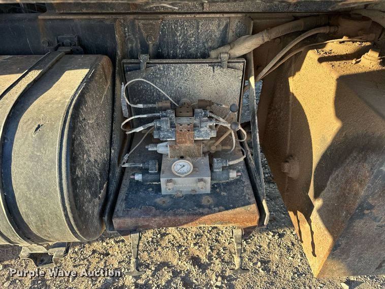 image for item EK0538 2009 International 7400 dump truck