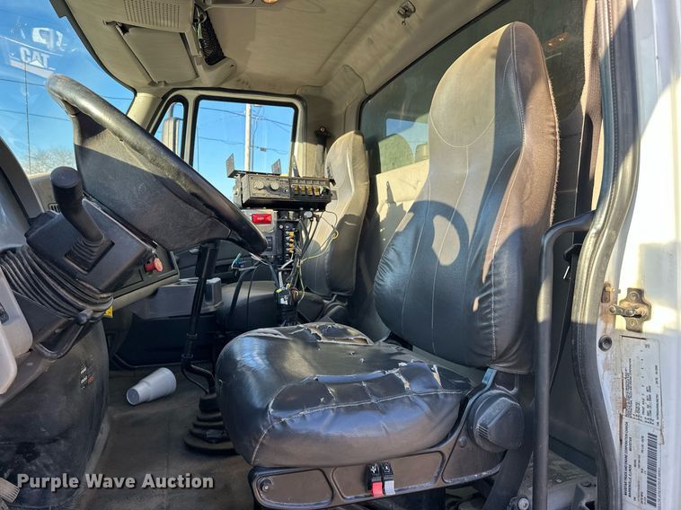 image for item EK0538 2009 International 7400 dump truck