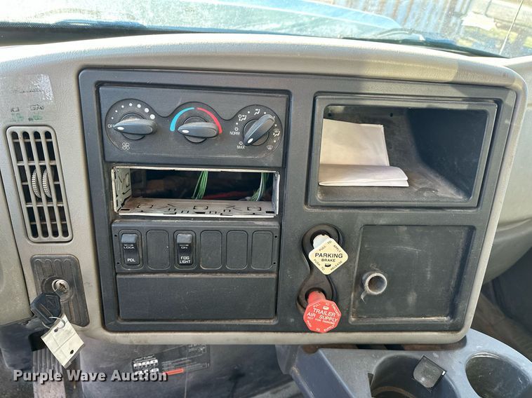 image for item EK0538 2009 International 7400 dump truck