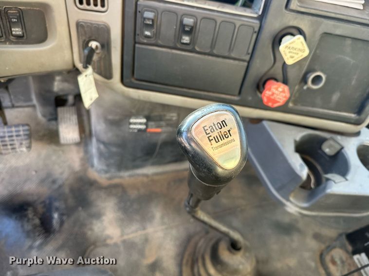 image for item EK0538 2009 International 7400 dump truck