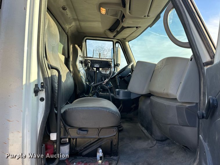 image for item EK0538 2009 International 7400 dump truck