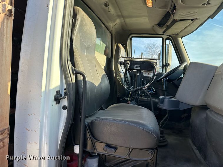 image for item EK0538 2009 International 7400 dump truck