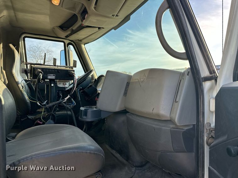 image for item EK0538 2009 International 7400 dump truck